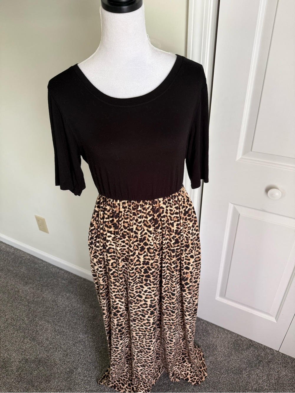 Celeste Black and Leopard-Print Maxi Dress… butter soft with side pockets sz XL